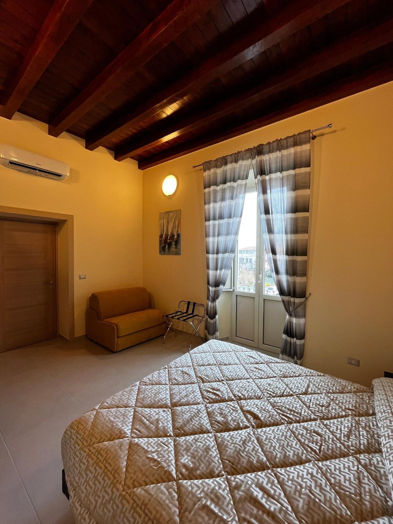 In Centro Rooms And Apartments Isola di Liri Kültér fotó